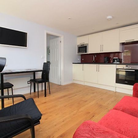 Beautiful Modern Apartment In باث المظهر الخارجي الصورة